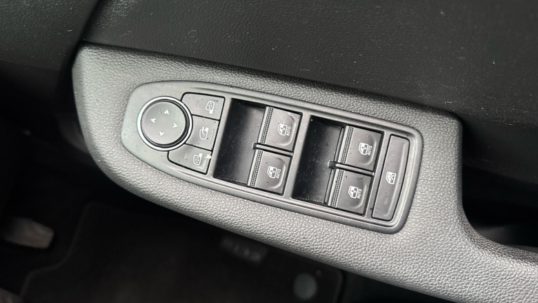 Renault Clio 1.0 TCe 90 Iconic 5dr Petrol Hatchback